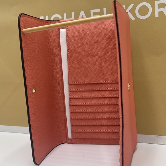 MICHAEL KORS JET SET TRAVEL LARGE TRIFOLD WALLET SHERBERT COLOR
NWT - Picture 6 of 16